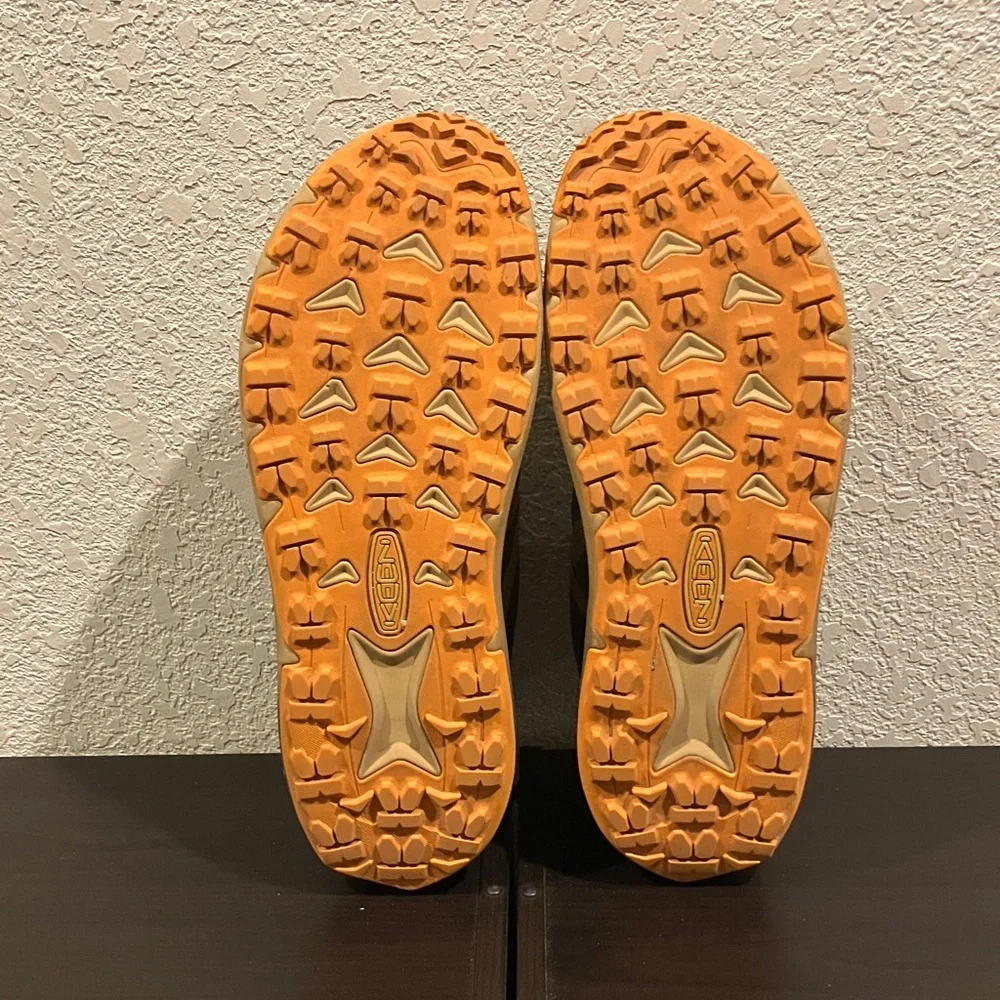 KEEN Men's Green and Tan Athletic Shoes - Picture 7 of 8